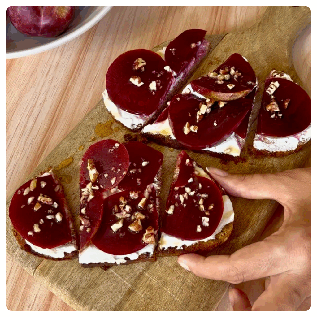 tartines chèvre prunes